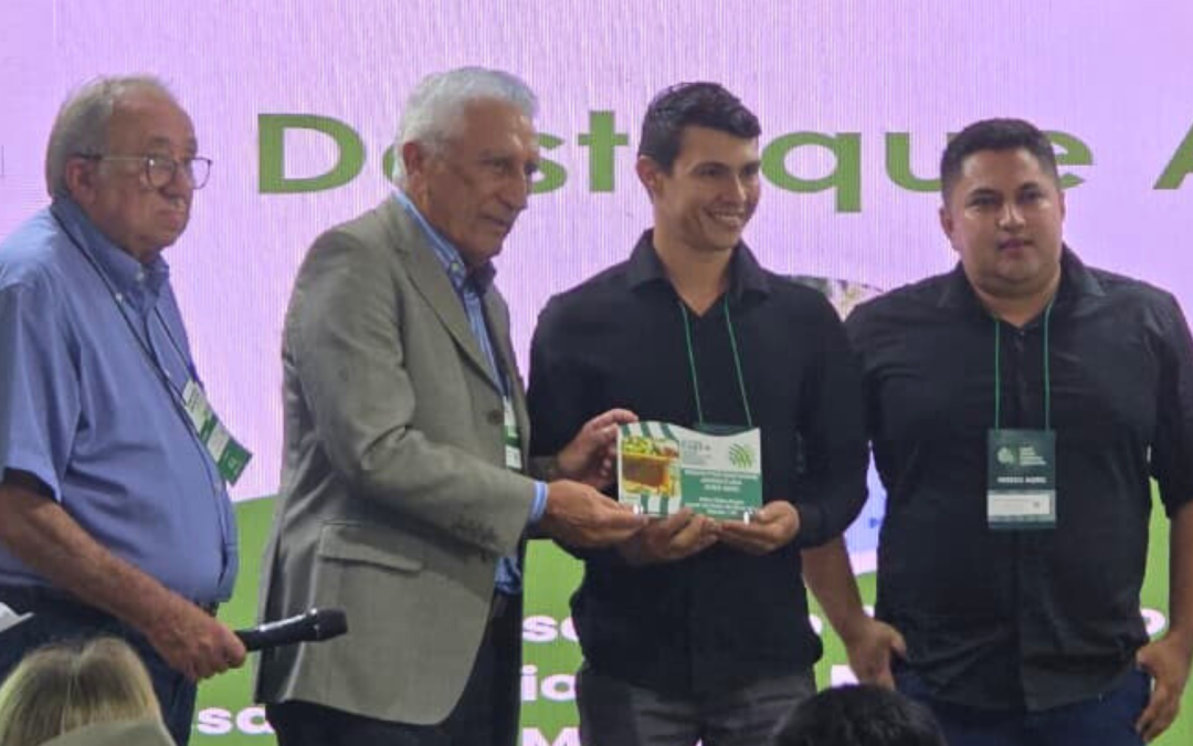 Ateg homenageia produtores de destaque do ano de 2025 em Apicultura